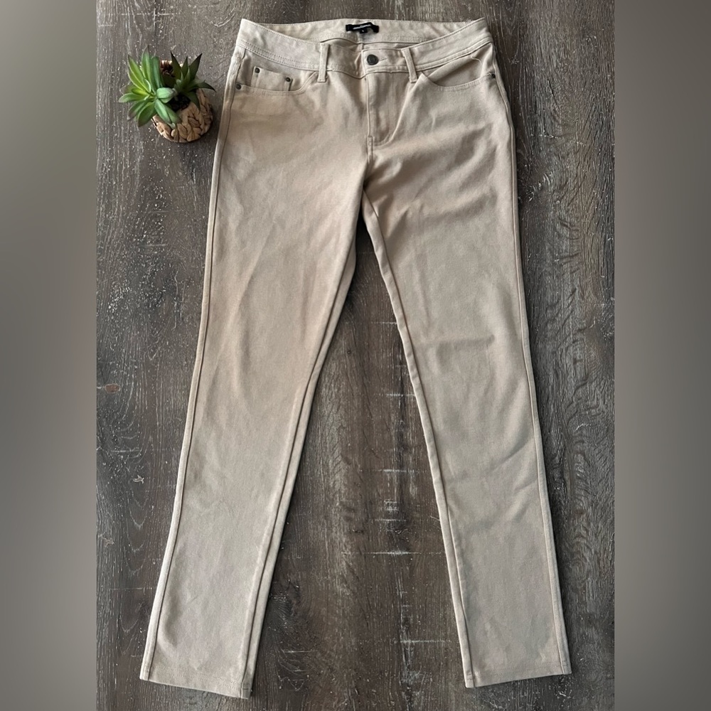 Pantalón crema pegado